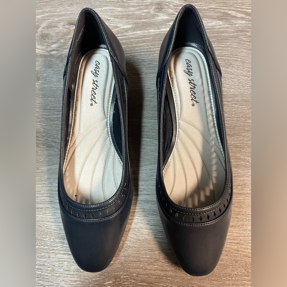 Easy Street Giana Blue Pumps Women’s Size 7.5W - EUC